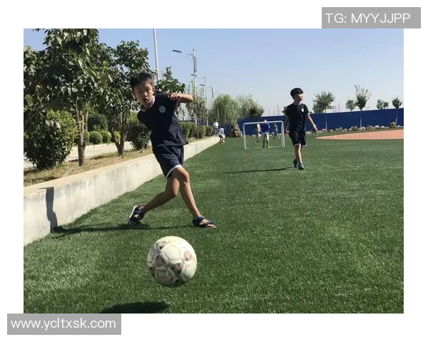 绿茵王者风采尽显激情奔跑定格帅气瞬间